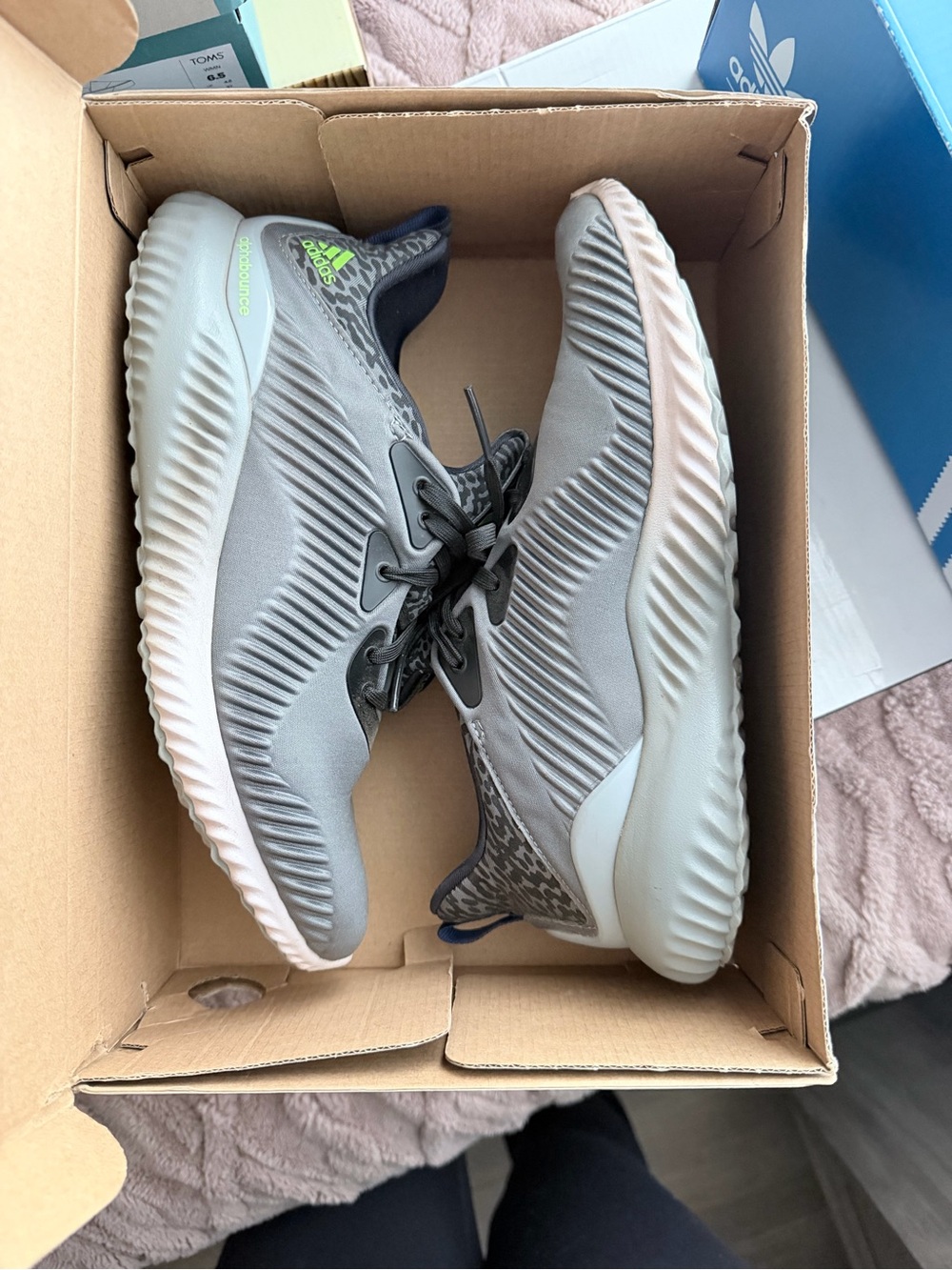 Size 6 Women’s Adidas Alphabounce Sneaker